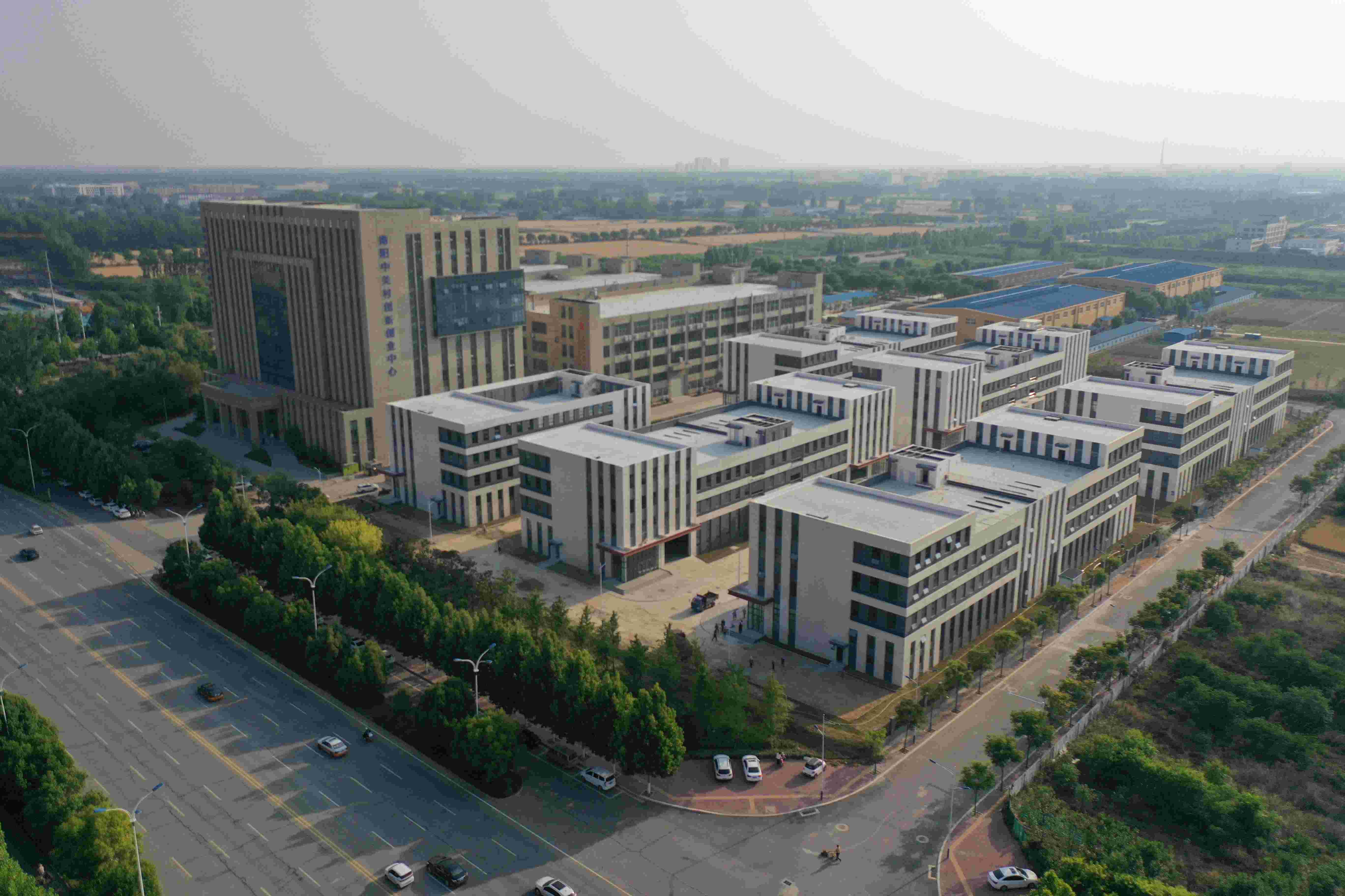 南阳产投集团光电产业园