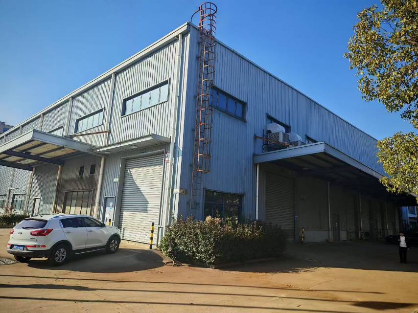 洞泾独门独院4000平单层厂房配电大 场地大 好进大车 104好办环评，地铁口，层高10米 网球篮球