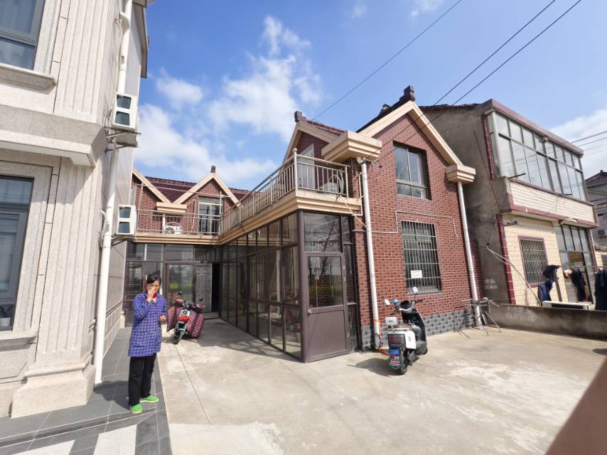 奉城镇独门独栋280平方一二楼可适合电商仓储.可办公 住宿  食堂