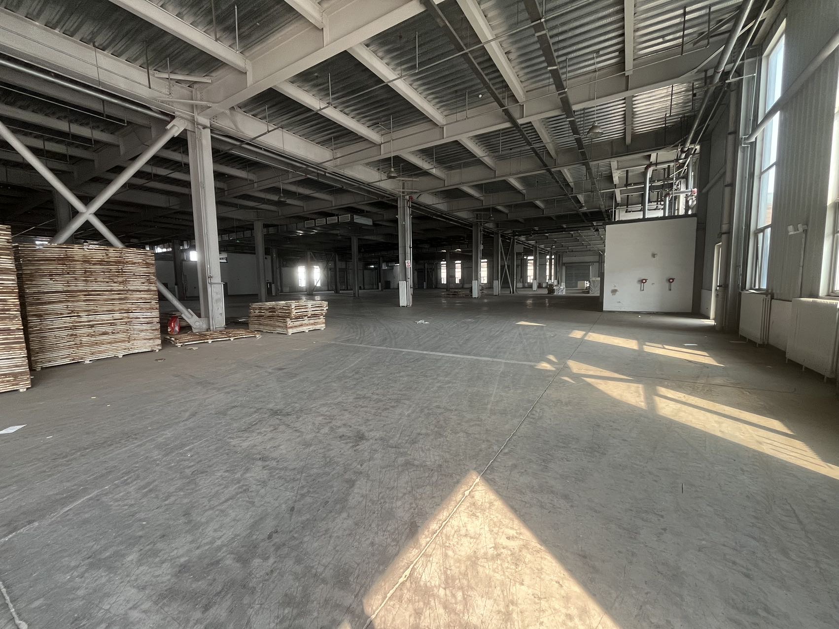 南彩11500平米，可生产制造，研发，仓储，可定制建筑库房