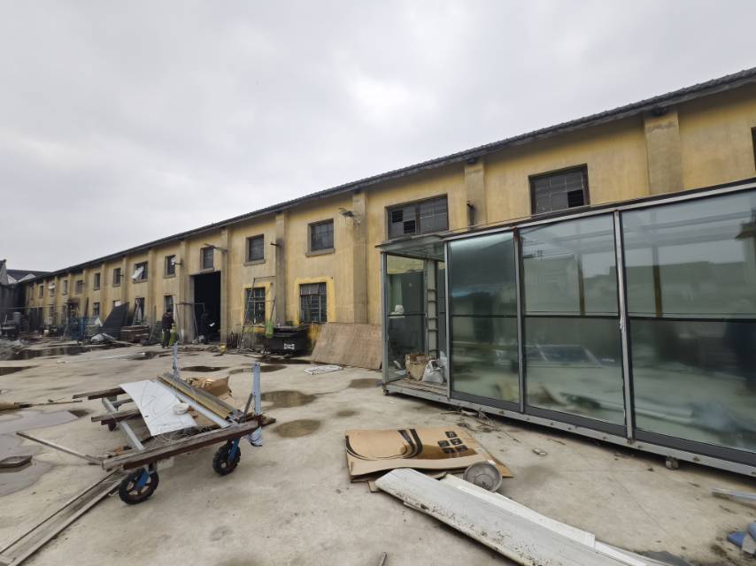 奉城独门独栋350（含办公）+400场地大车进出便捷/可适做各种轻加工仓储类