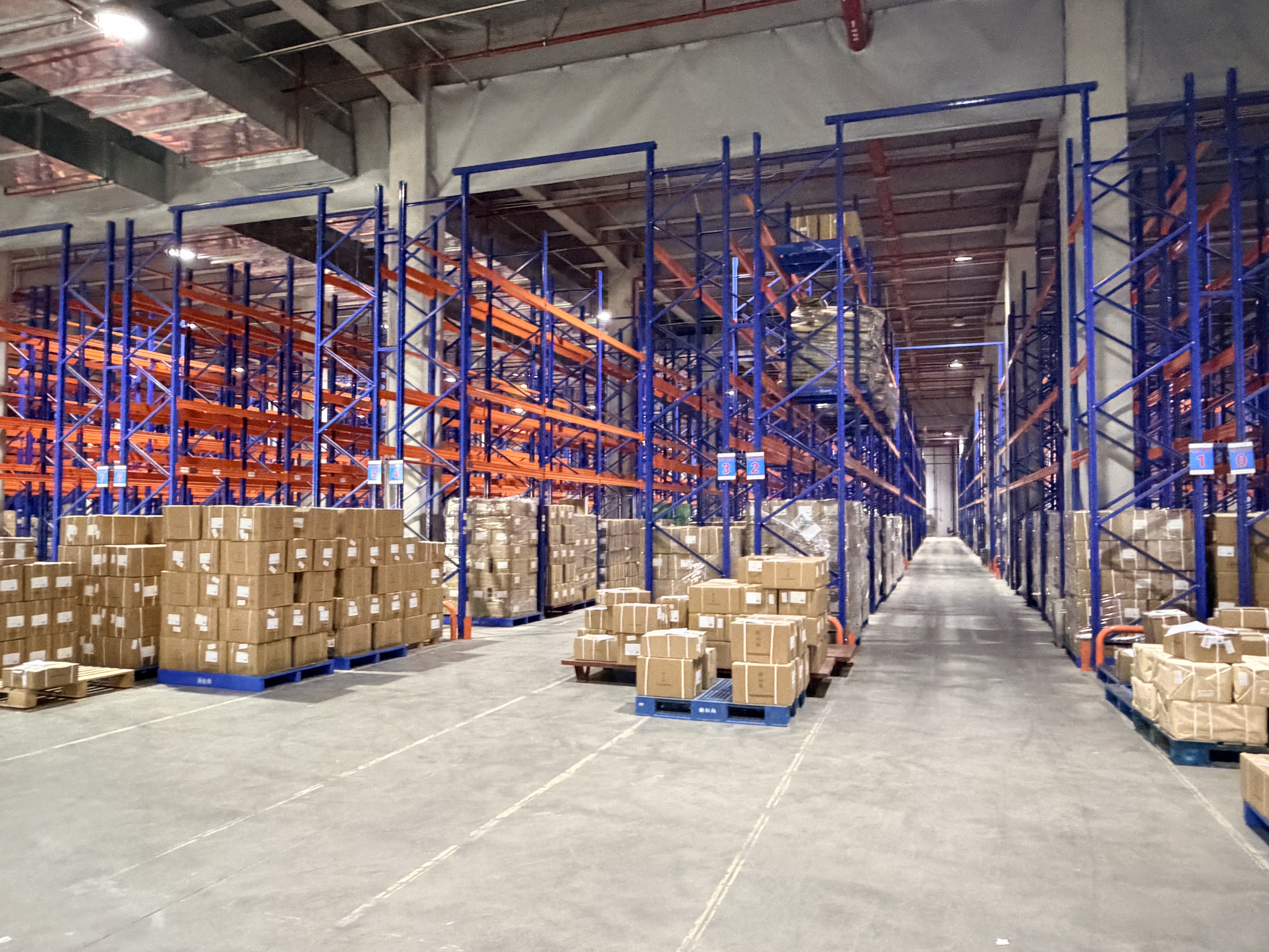 天津武清高台库带6米货架可使用3个月台