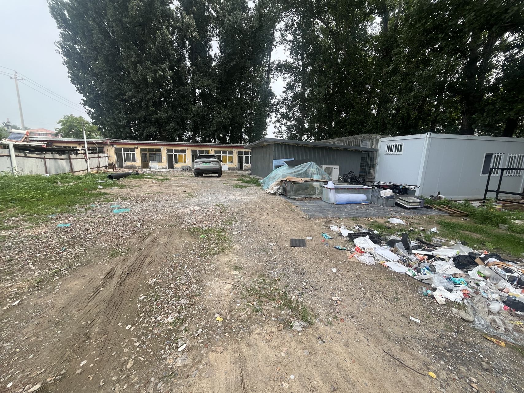 出租顺义区牛栏山镇京密路旁4亩大院住房7间