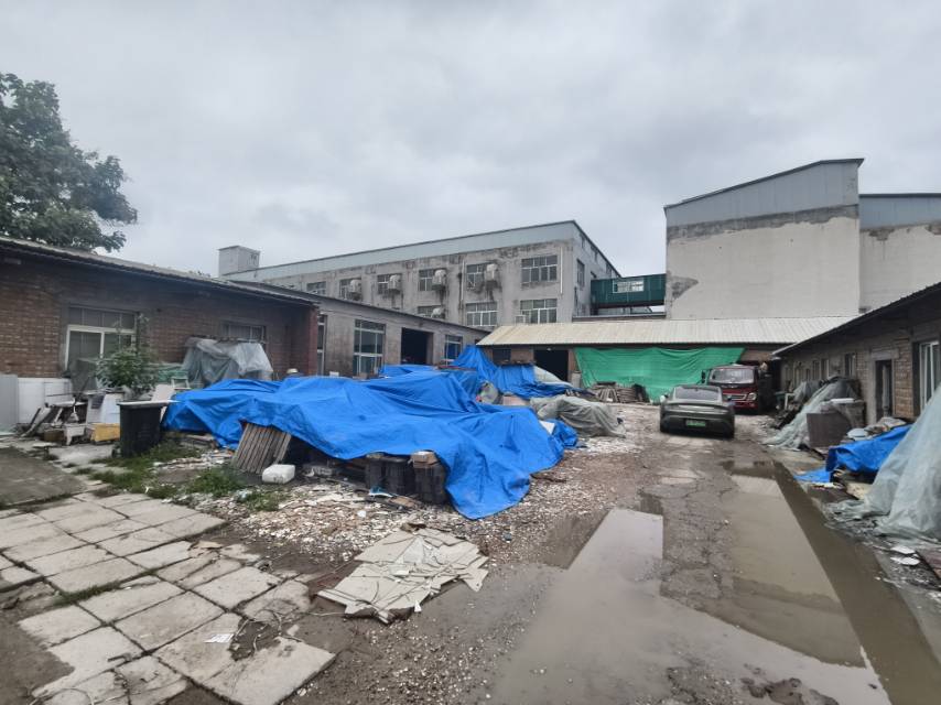北京大兴青云店新出1600平米独门独院报价0.8元/平米/天，可进9.6米大车。