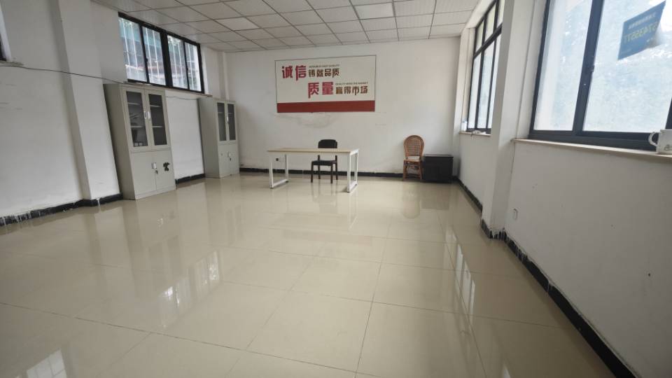 奉贤5号线地铁站附近，1楼200平厂房出租，层高4米，可以做仓库办公