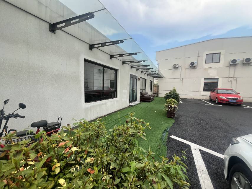 江桥新村1楼带卫生间上下水，可以做接待等行业