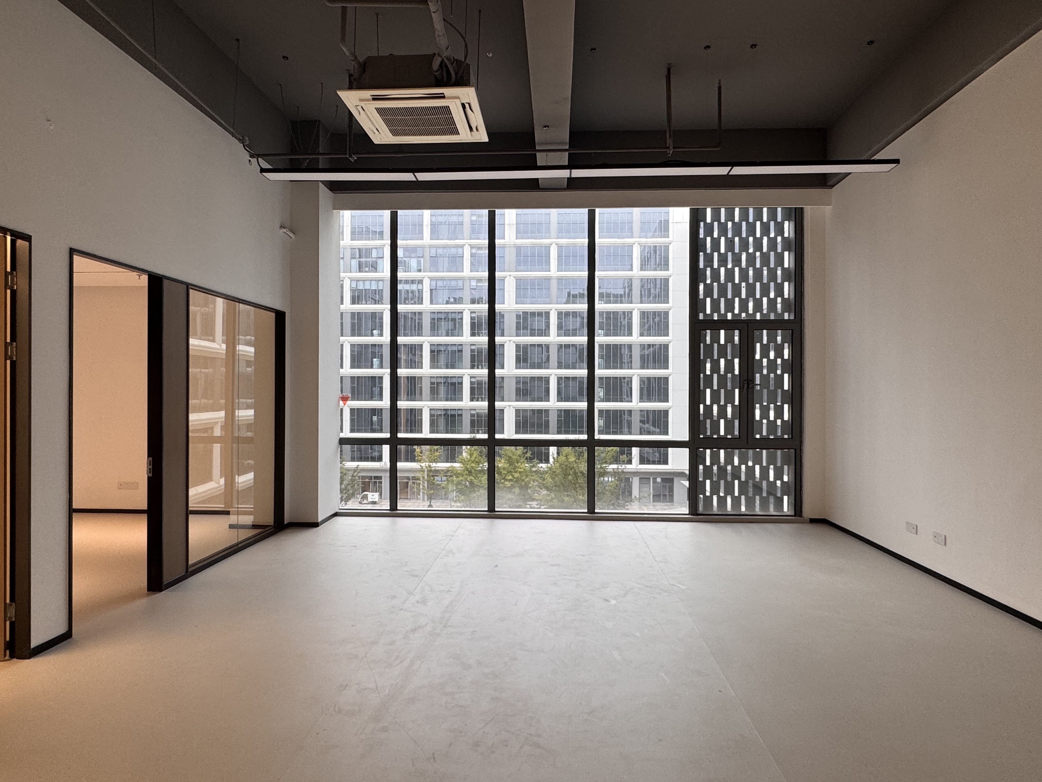 转塘街道核心区近地铁口，拎包入住