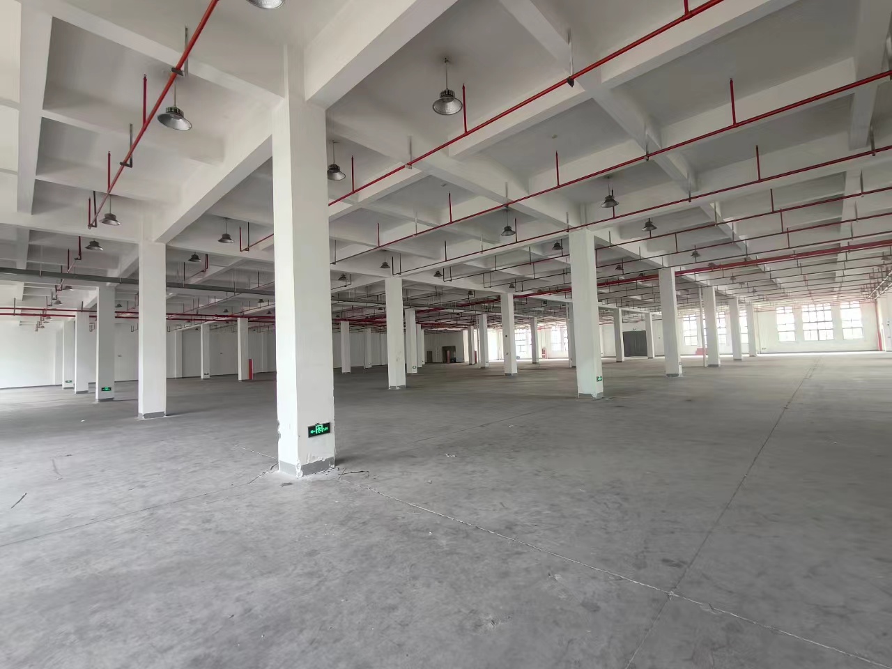 杭州城北20分钟大型产业园底价出租8元可分租500平起