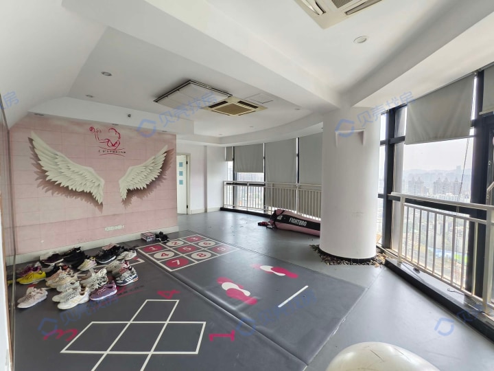 中新城上城100平高楼层精装朝西